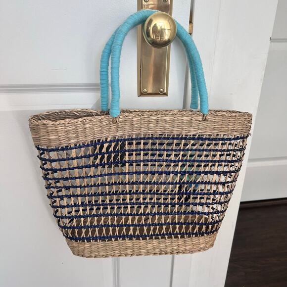 NWT Haute Hippe Straw Bag Tassels Women’s One Size Beachy Travel Boho Bohemian - Picture 4 of 7